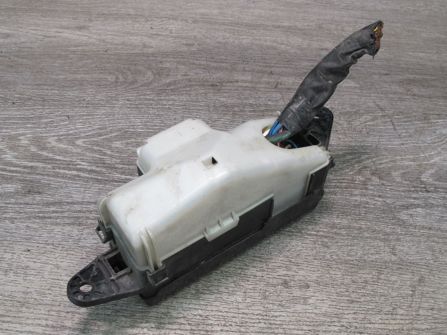 00-05 Toyota MR2 Spyder Front Left Fuse Relay Box Module OEM