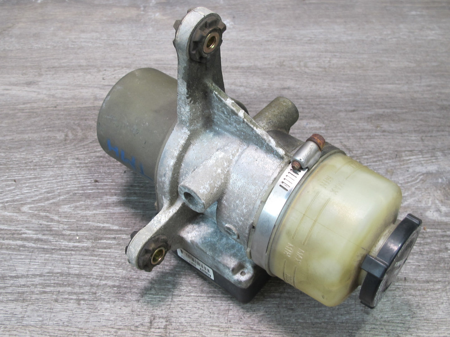 00-05 Toyota MR2 Spyder ZZW30L Power Steering Pump 89657-17010 OEM