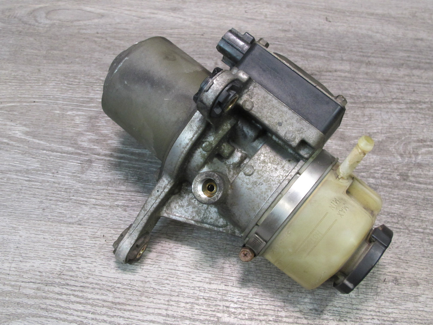 00-05 Toyota MR2 Spyder ZZW30L Power Steering Pump 89657-17010 OEM