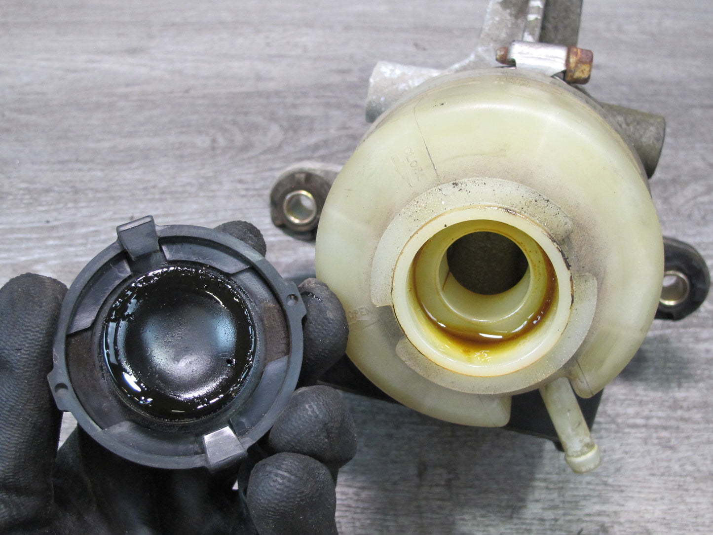 00-05 Toyota MR2 Spyder ZZW30L Power Steering Pump 89657-17010 OEM
