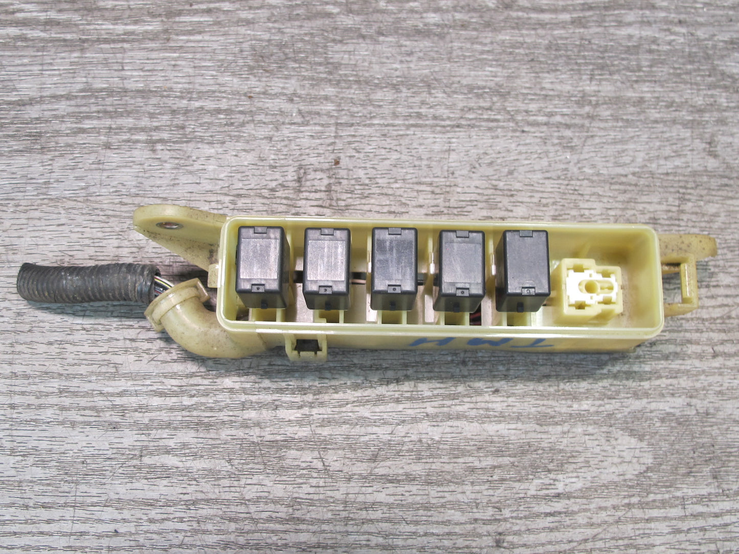 00-05 Toyota MR2 Spyder Interior Fuse Relay Box Module OEM