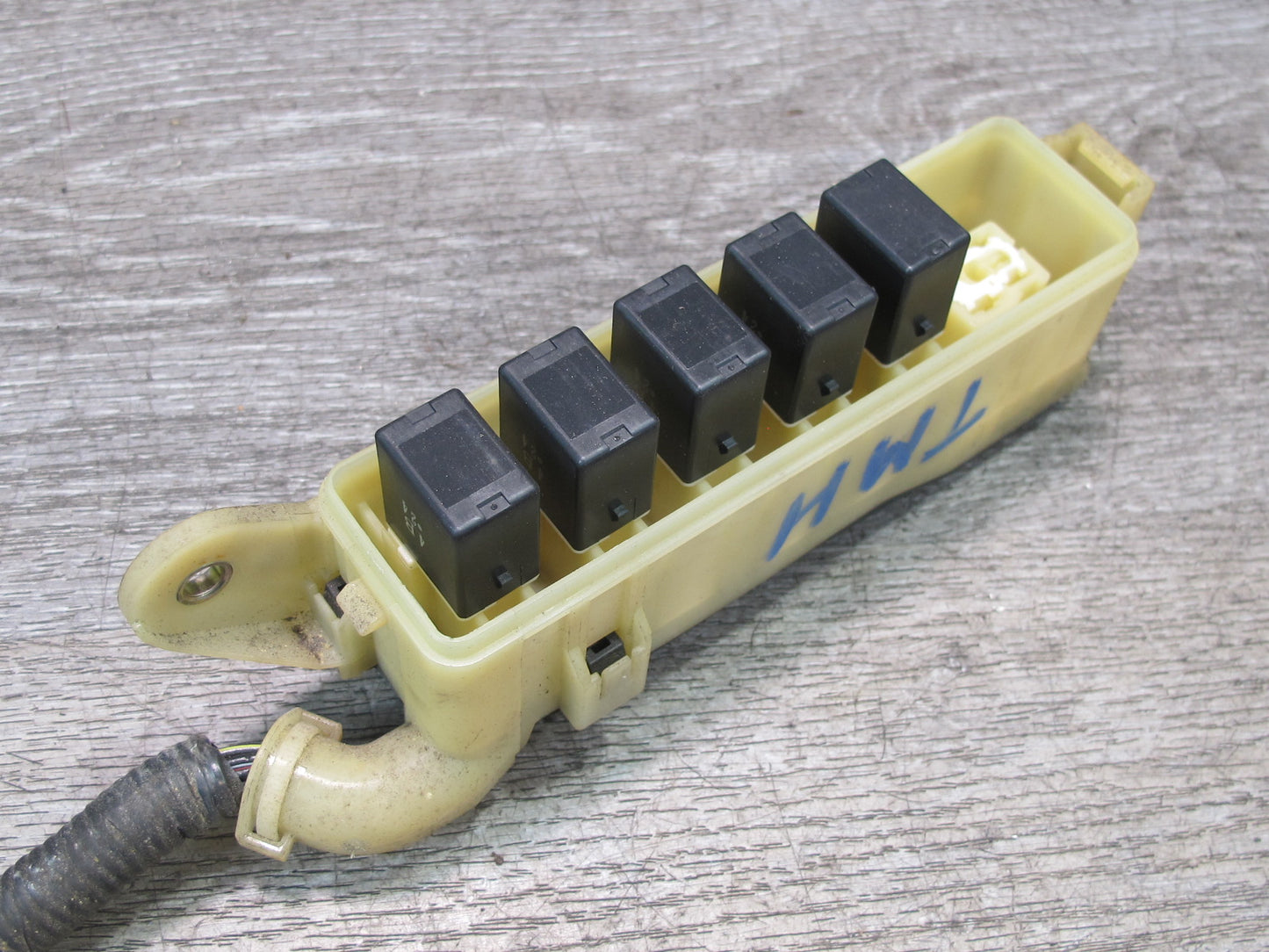 00-05 Toyota MR2 Spyder Interior Fuse Relay Box Module OEM