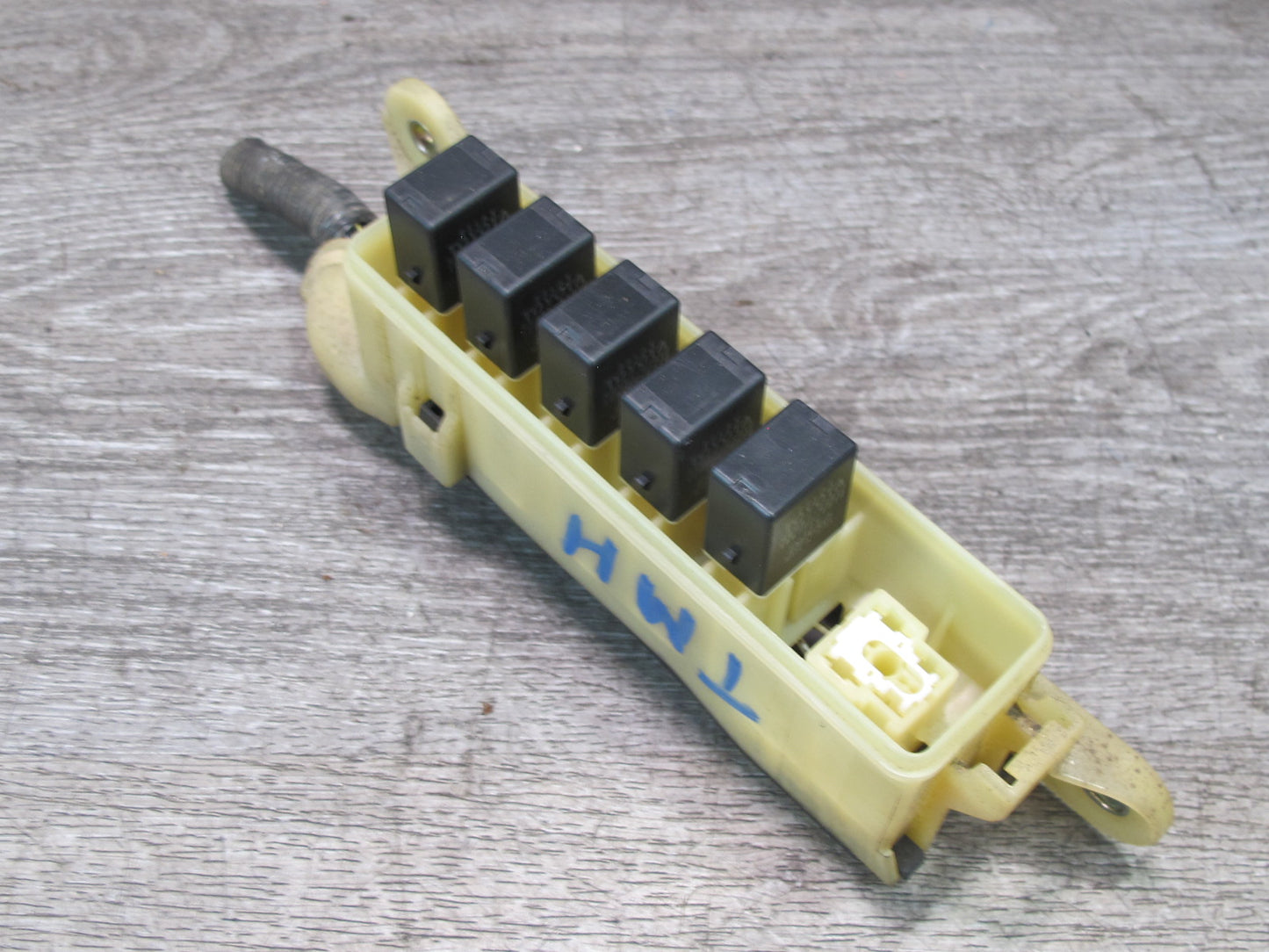 00-05 Toyota MR2 Spyder Interior Fuse Relay Box Module OEM