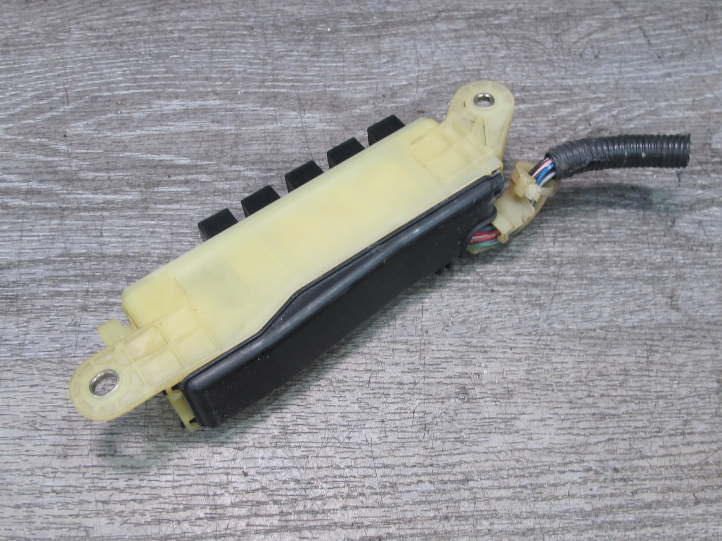 00-05 Toyota MR2 Spyder Interior Fuse Relay Box Module OEM