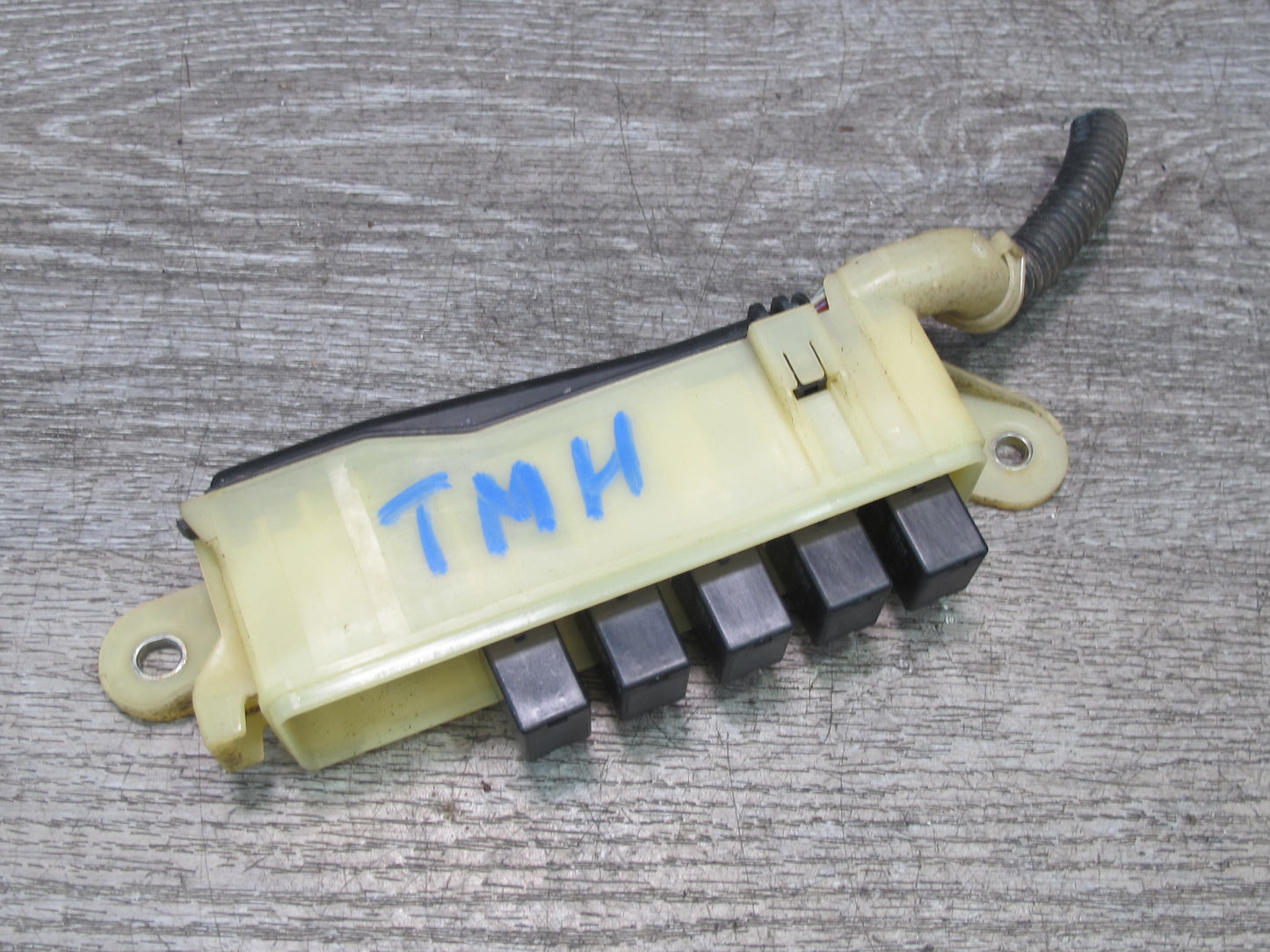 00-05 Toyota MR2 Spyder Interior Fuse Relay Box Module OEM