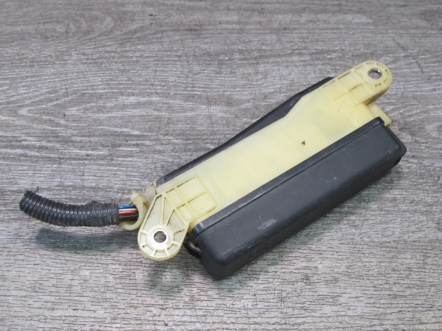 00-05 Toyota MR2 Spyder Interior Fuse Relay Box Module OEM