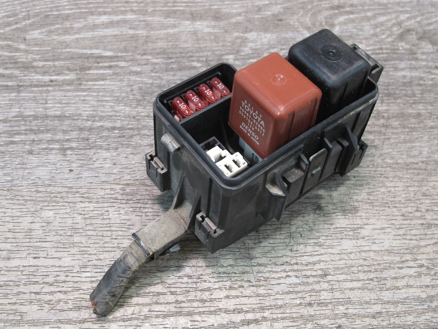 00-05 Toyota MR2 Spyder Front Right Luggage Compartment DRL Fuse Relay Box OEM