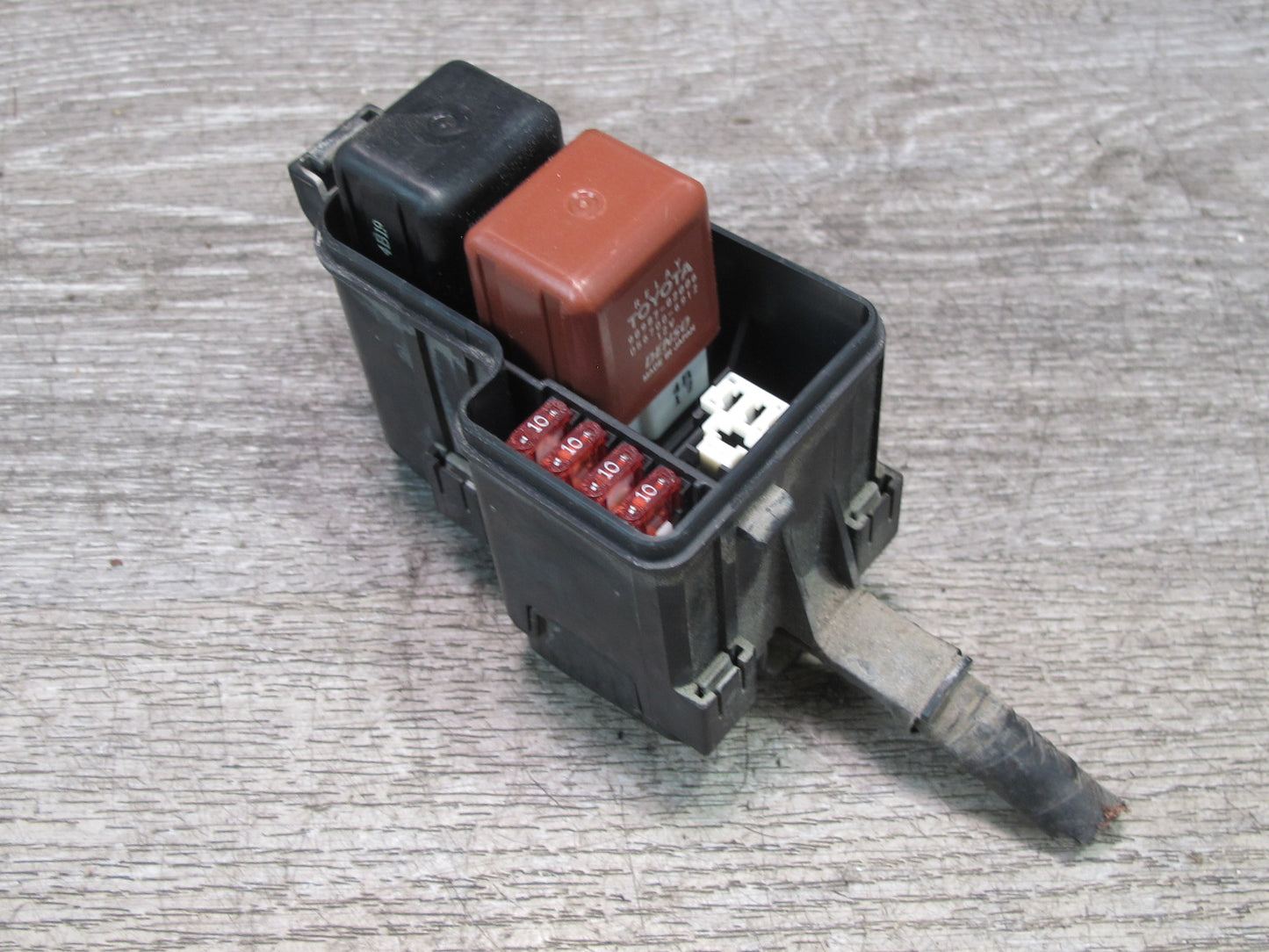 00-05 Toyota MR2 Spyder Front Right Luggage Compartment DRL Fuse Relay Box OEM