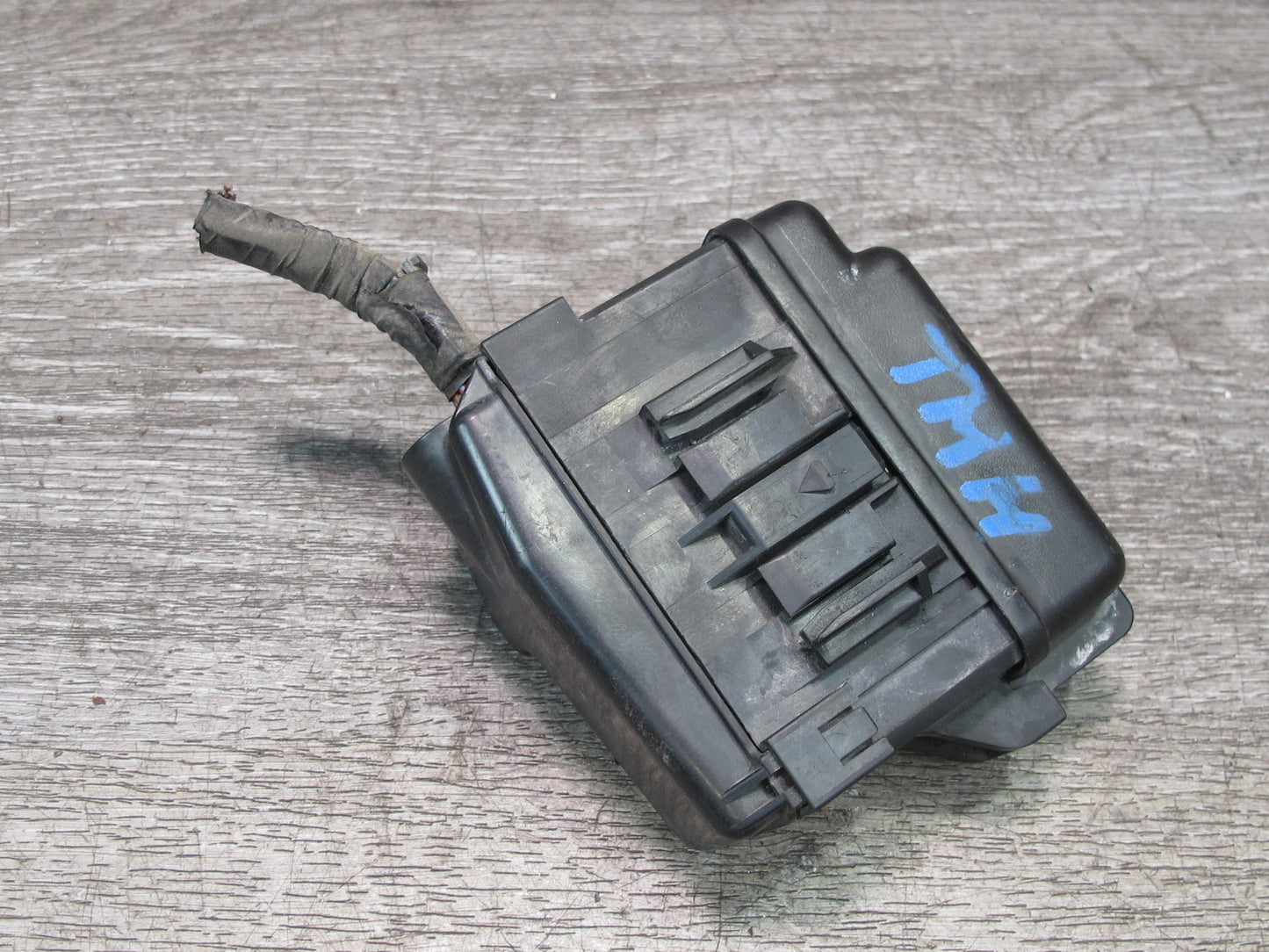 00-05 Toyota MR2 Spyder Front Right Luggage Compartment DRL Fuse Relay Box OEM