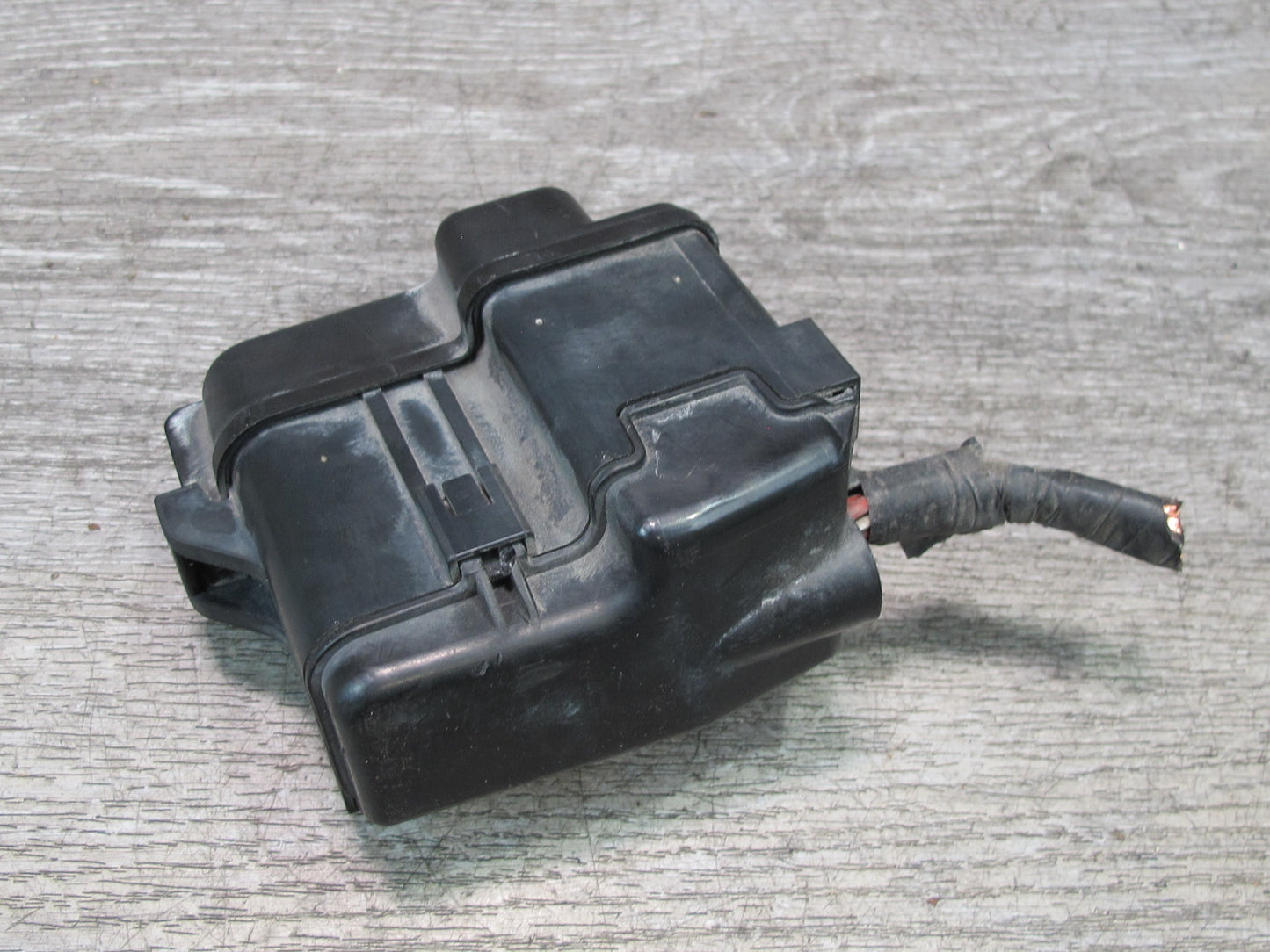 00-05 Toyota MR2 Spyder Front Right Luggage Compartment DRL Fuse Relay Box OEM