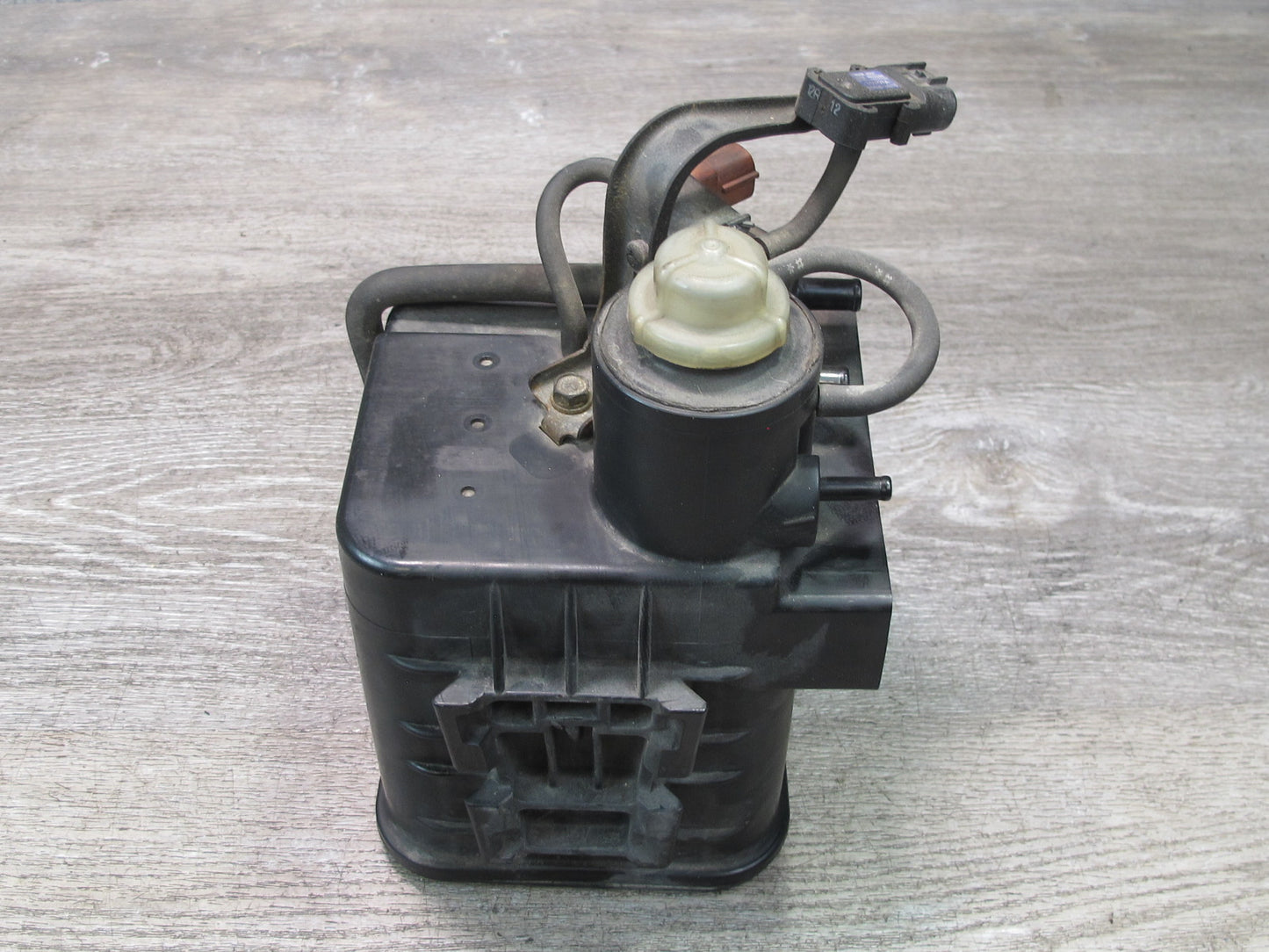 1997 Lexus UZZ30L SC400 Fuel Evap Vapor Charcoal Canister 77740-24050 OEM