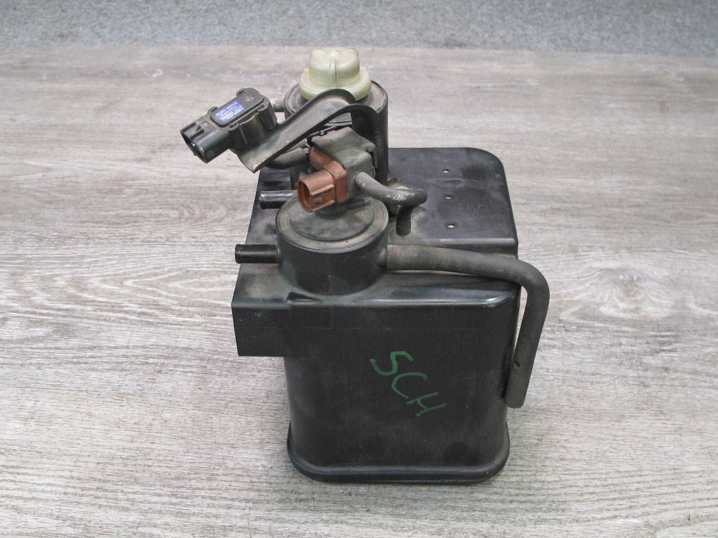 1997 Lexus UZZ30L SC400 Fuel Evap Vapor Charcoal Canister 77740-24050 OEM