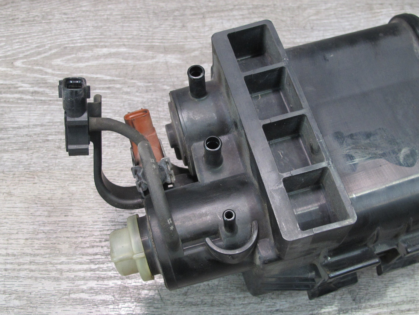 1997 Lexus UZZ30L SC400 Fuel Evap Vapor Charcoal Canister 77740-24050 OEM