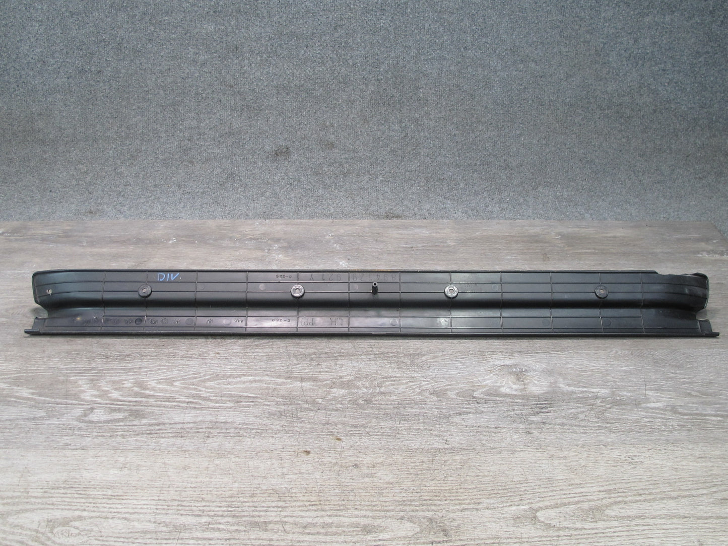 99-01 Isuzu Vehicross Set of 2 Left & Right Door Sill Scuff Plate Trim OEM