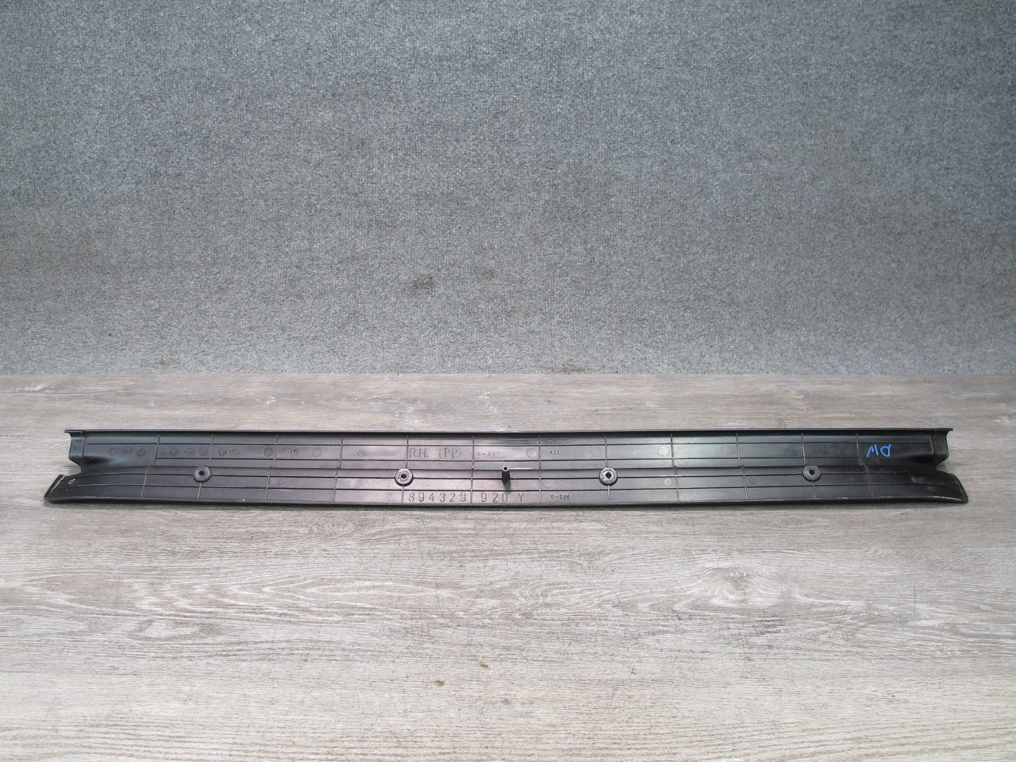 99-01 Isuzu Vehicross Set of 2 Left & Right Door Sill Scuff Plate Trim OEM