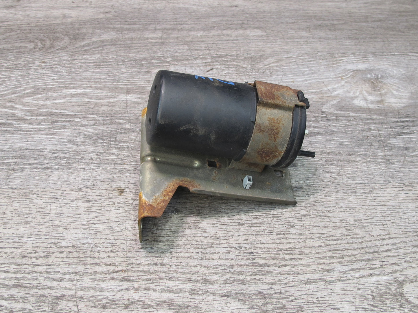 99-01 Isuzu Vehicross Vacuum Reservoir Tank w Bracket OEM
