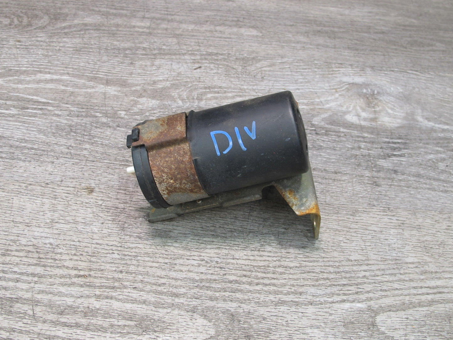 99-01 Isuzu Vehicross Vacuum Reservoir Tank w Bracket OEM