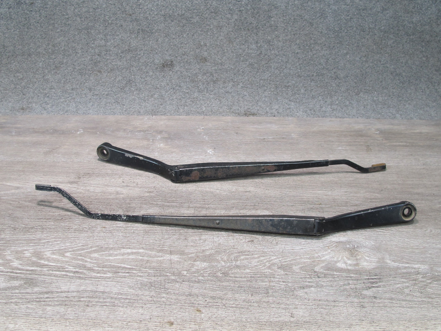 99-01 Isuzu Vehicross Set of 2 Front Left & Right Windshield Wiper Arm OEM
