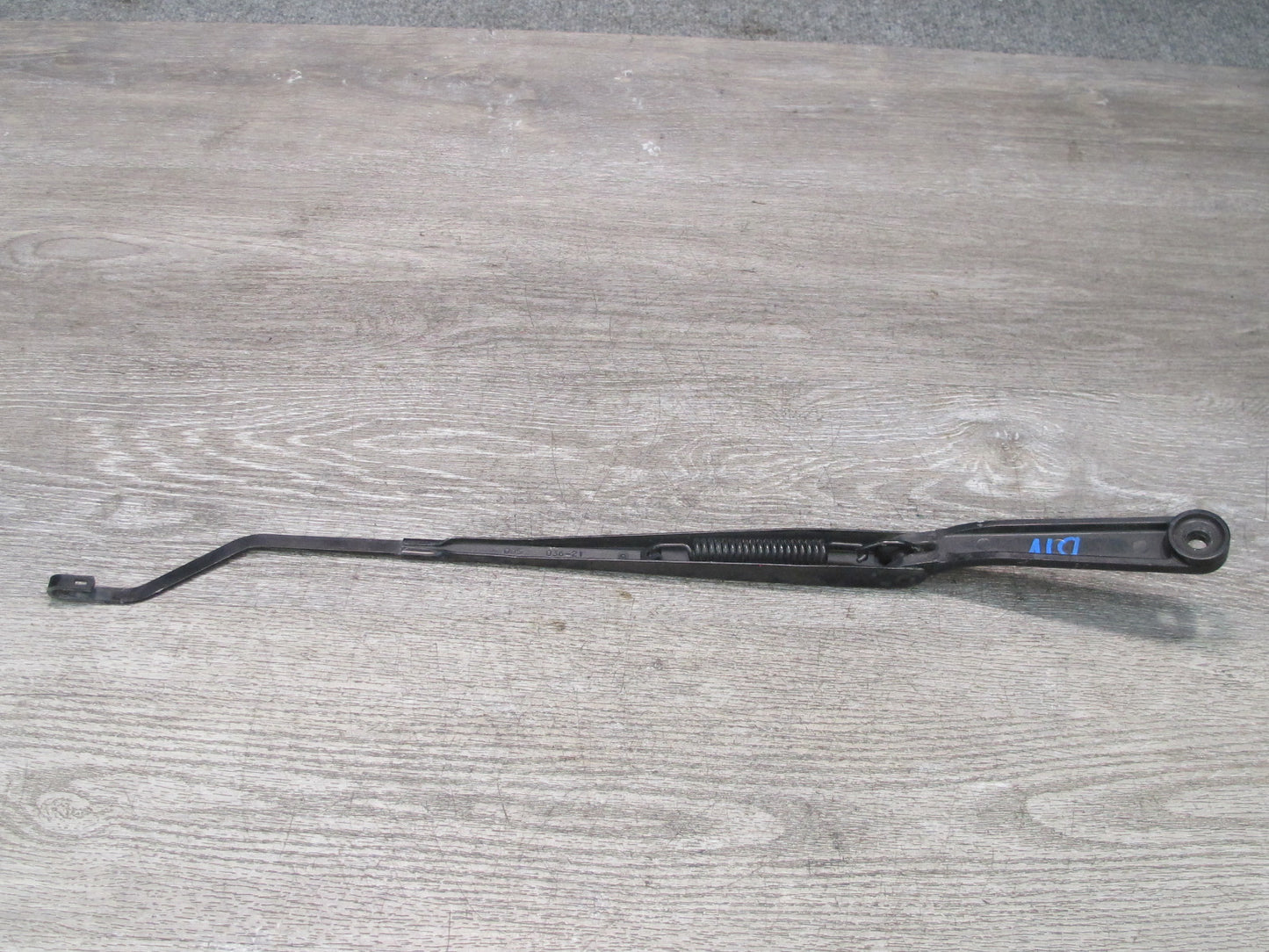99-01 Isuzu Vehicross Set of 2 Front Left & Right Windshield Wiper Arm OEM