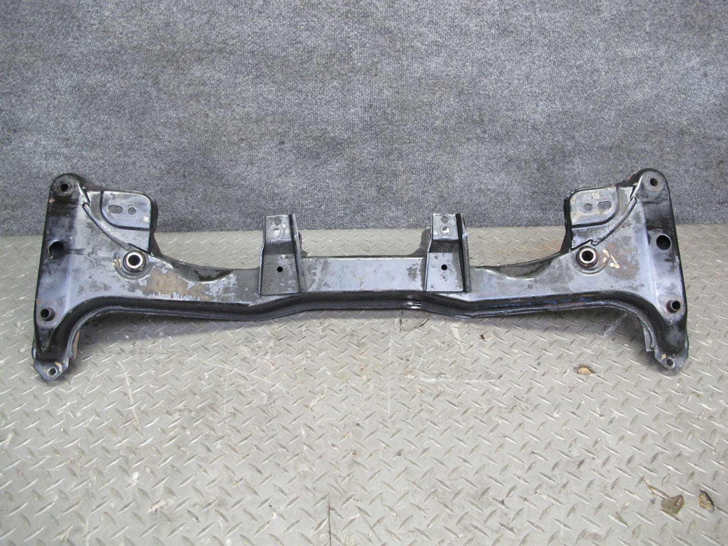 87-91 BMW E30 325i RWD Front Suspension Subframe Crossmember w Engine Mounts OEM