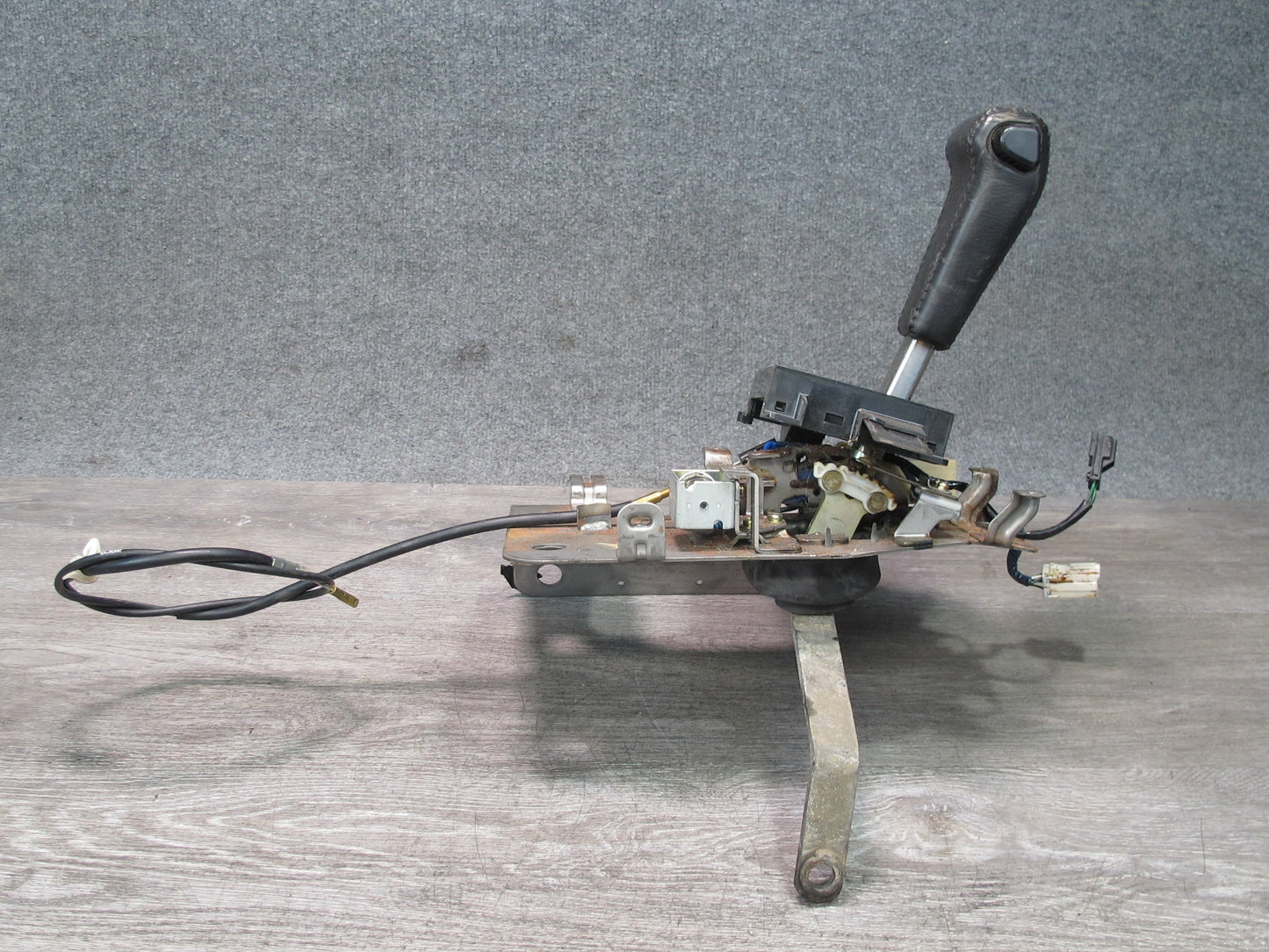99-01 Isuzu Vehicross A/T Automatic Transmission Shifter w Bracket & Cable OEM