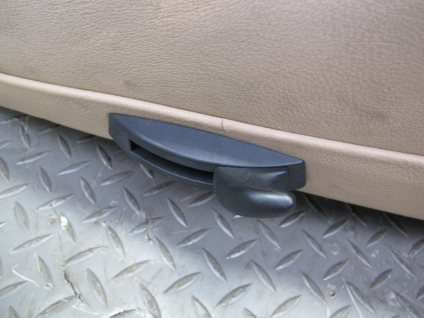 96-99 BMW E36 325iC 328iC Convertible Front Right Seat Upper Leather Cushion OEM
