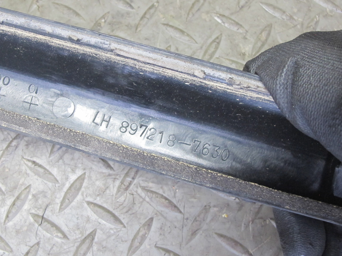 99-01 Isuzu Vehicross Set of 2 Left & Right Roof Rail OEM