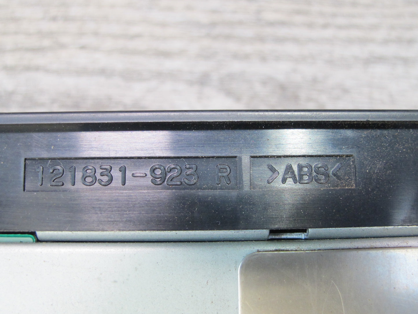 99-01 Isuzu Vehicross AM FM CD Cassette Audio Radio Stereo Head Unit 1930 OEM