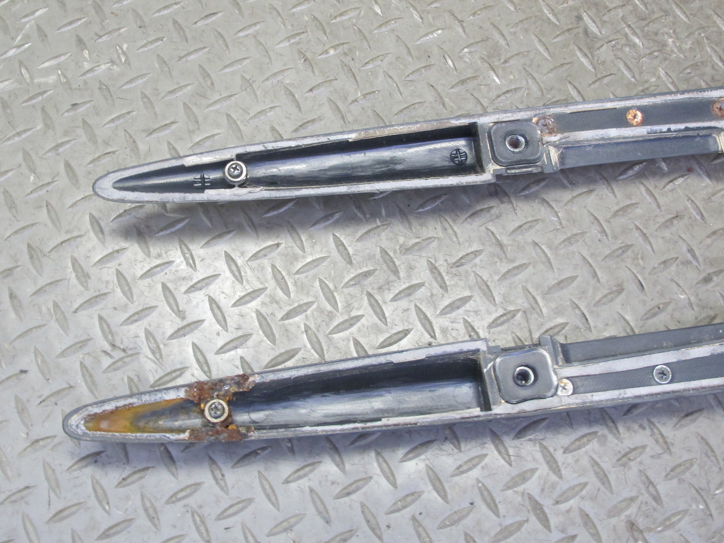 99-01 Isuzu Vehicross Set of 2 Left & Right Roof Rail OEM