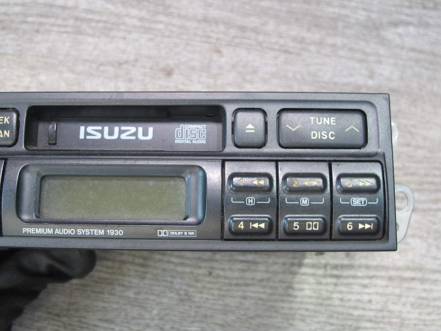 99-01 Isuzu Vehicross AM FM CD Cassette Audio Radio Stereo Head Unit 1930 OEM
