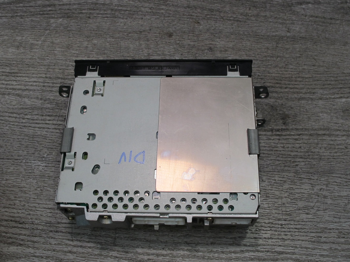 99-01 Isuzu Vehicross AM FM CD Cassette Audio Radio Stereo Head Unit 1930 OEM