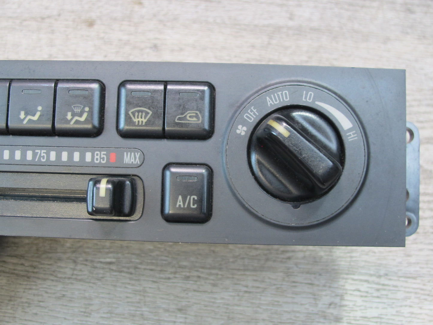 00-01 Isuzu Vehicross A/C Heater Climate Control Switch Panel 8972471450 OEM