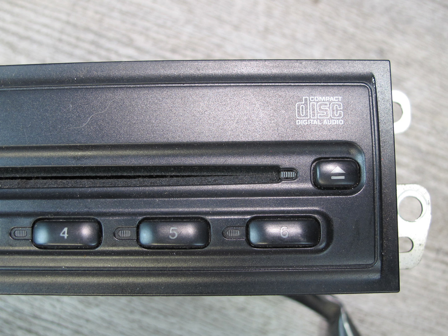 99-01 Isuzu Vehicross 6 Disc CD Changer Player 113001-5070 OEM