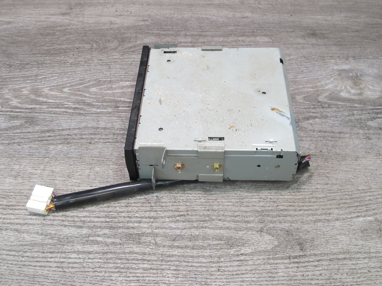 99-01 Isuzu Vehicross 6 Disc CD Changer Player 113001-5070 OEM