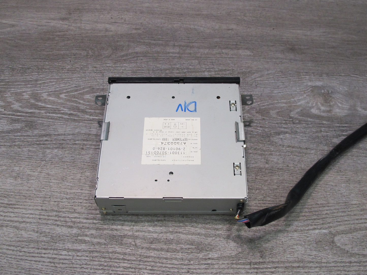 99-01 Isuzu Vehicross 6 Disc CD Changer Player 113001-5070 OEM