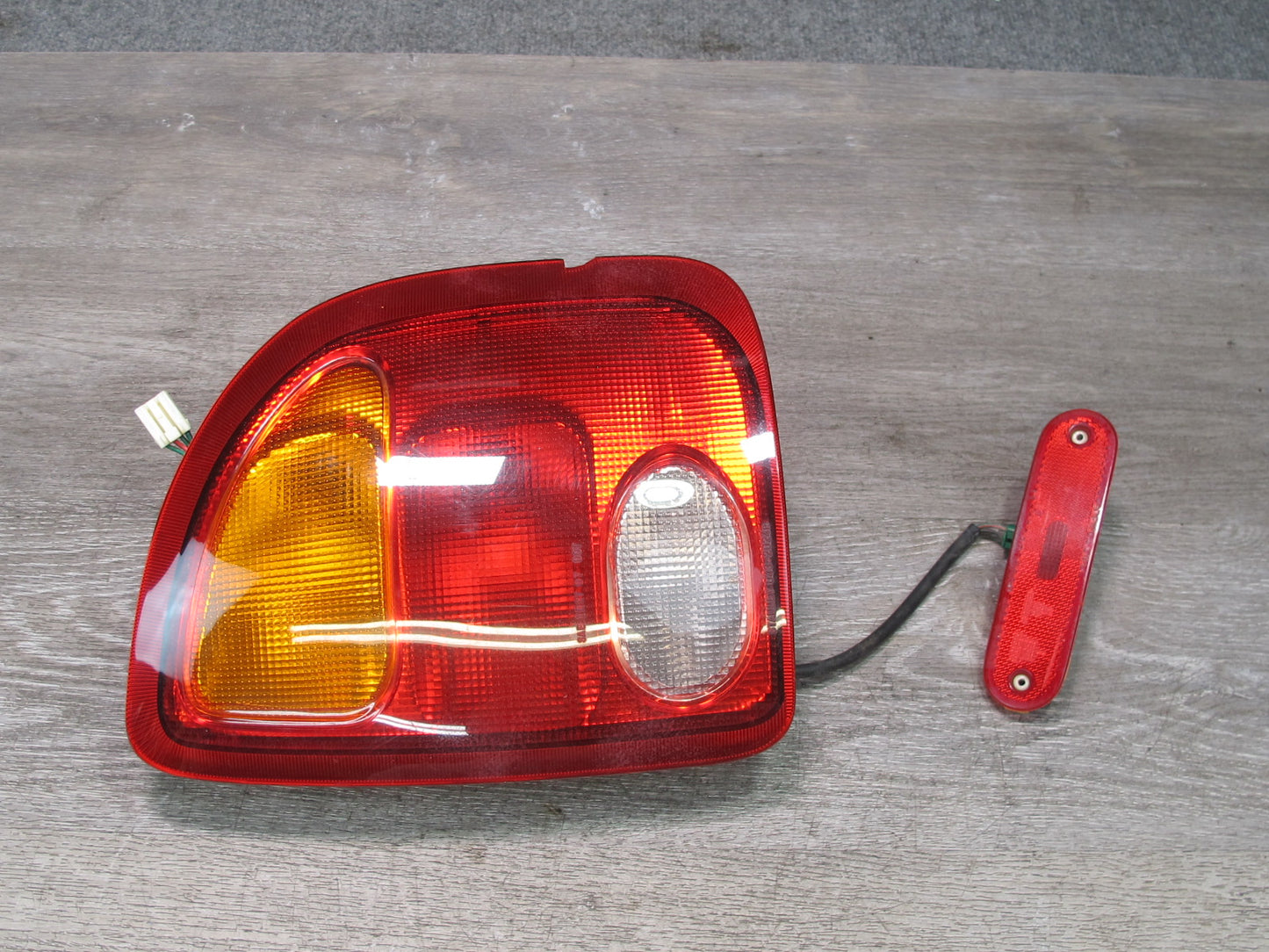 99-01 Isuzu Vehicross Rear Right Tail Light & Side Marker Light Lamp Set OEM