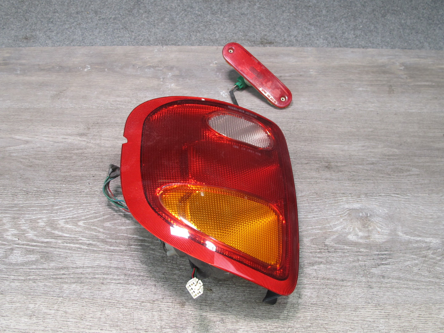 99-01 Isuzu Vehicross Rear Right Tail Light & Side Marker Light Lamp Set OEM