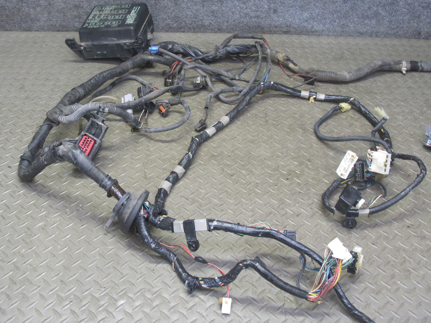 99-01 Isuzu Vehicross A/T Under Hood Engine Bay Wire Wiring Harness Fuse Box OEM