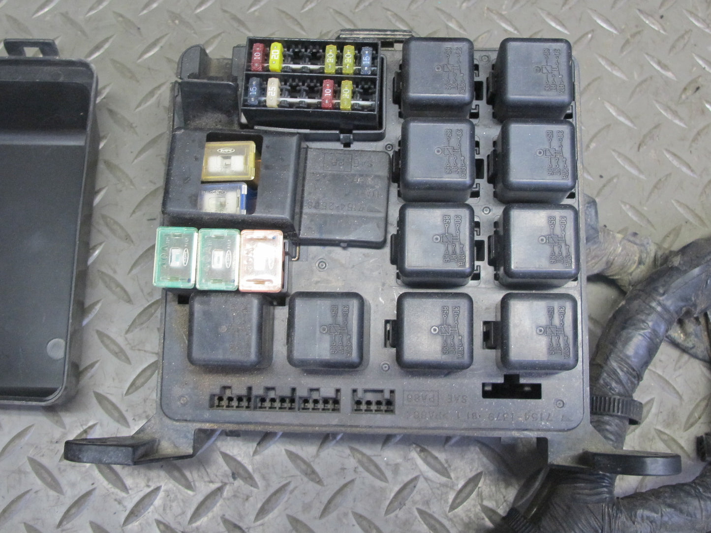 99-01 Isuzu Vehicross A/T Under Hood Engine Bay Wire Wiring Harness Fuse Box OEM