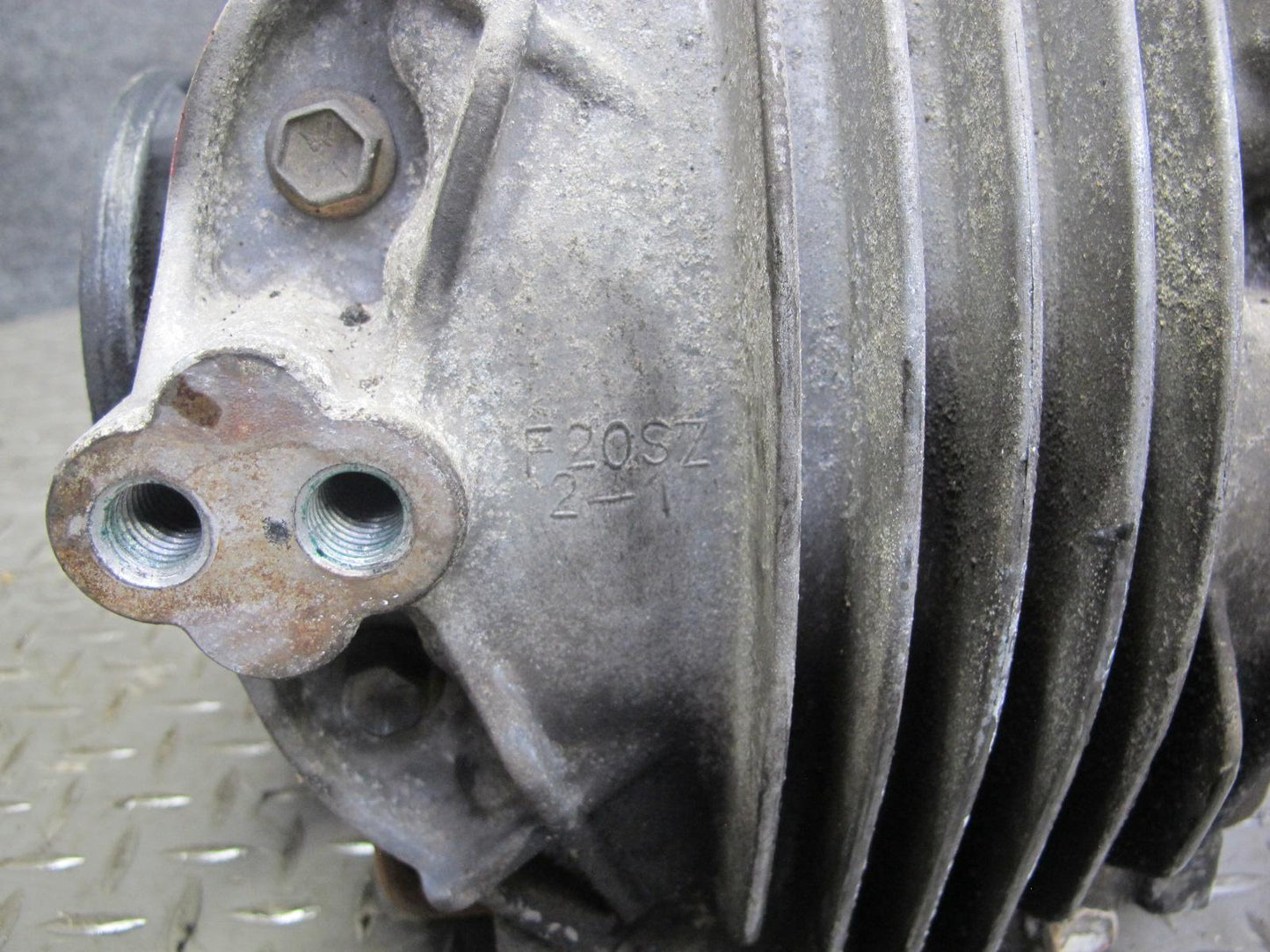 92-97 Lexus UZZ30L SC400 Rear Axle Differential Carrier 3.92 Ratio OEM