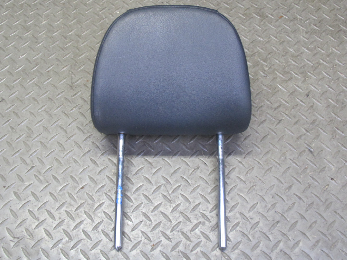 99-01 Isuzu Vehicross Set of 2 Front Seat Left Right Leather Headrest Black OEM