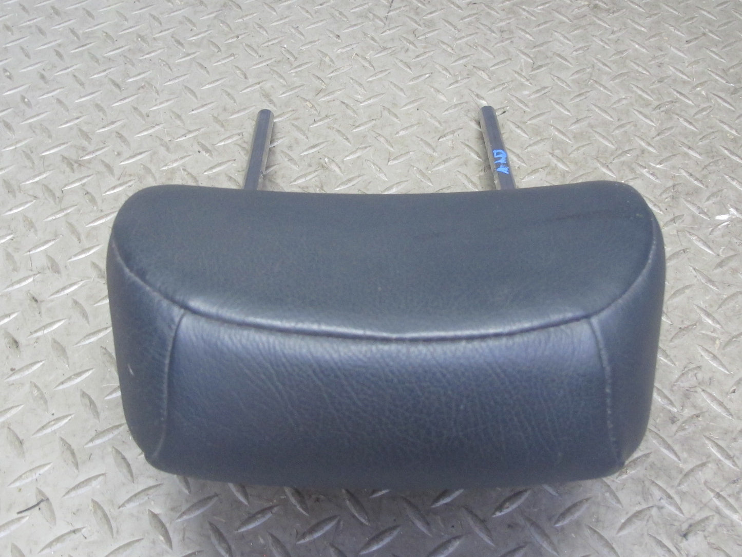 99-01 Isuzu Vehicross Set of 2 Front Seat Left Right Leather Headrest Black OEM