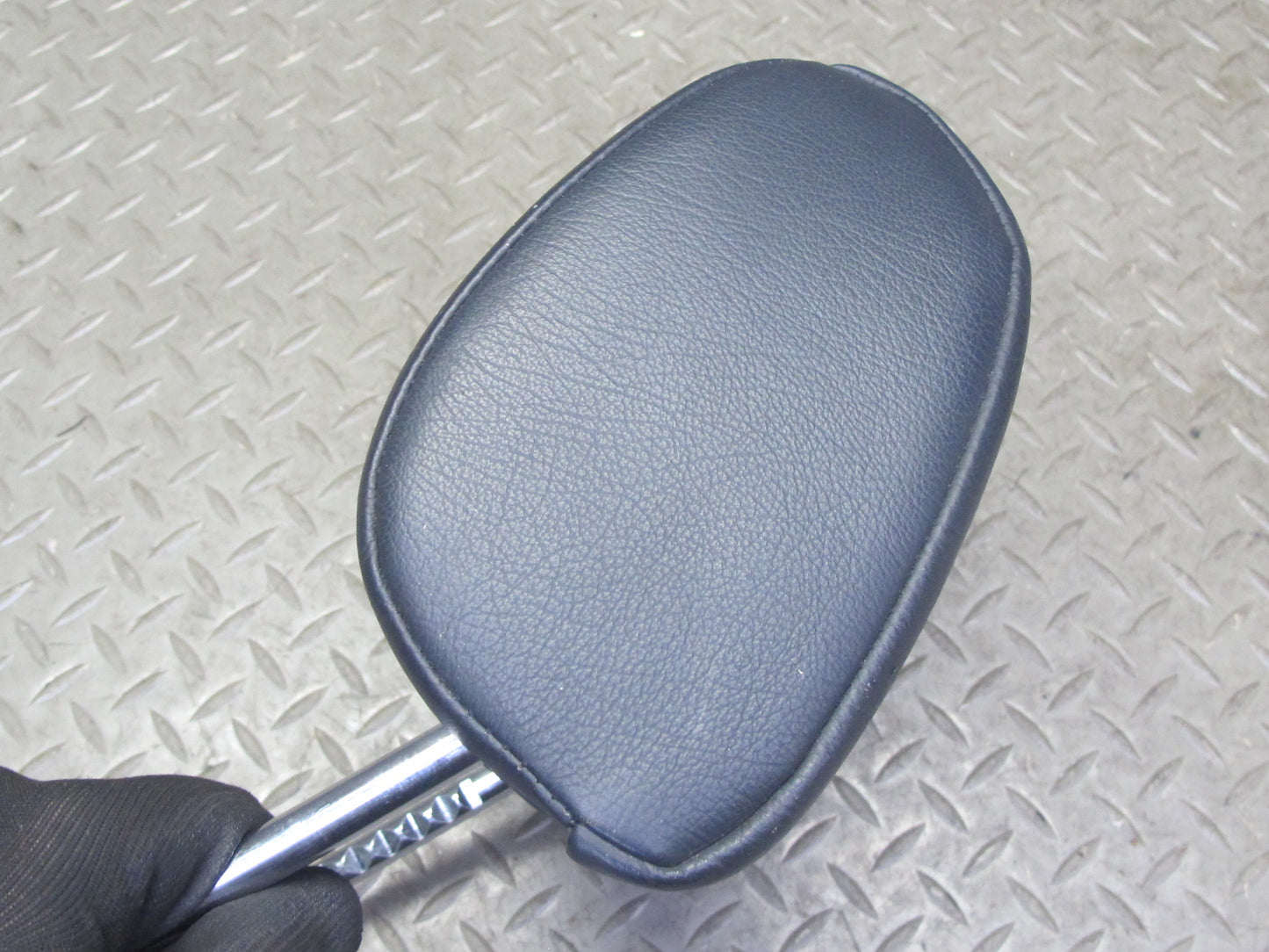 99-01 Isuzu Vehicross Set of 2 Front Seat Left Right Leather Headrest Black OEM