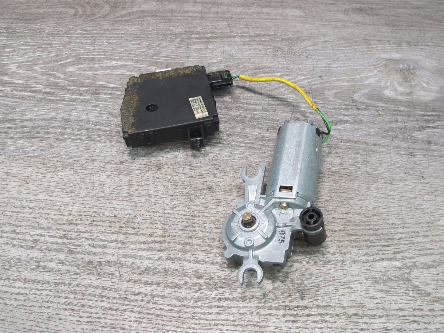 99-01 Isuzu Vehicross Sunroof Motor Drive Unit w Control Module Aftermarket