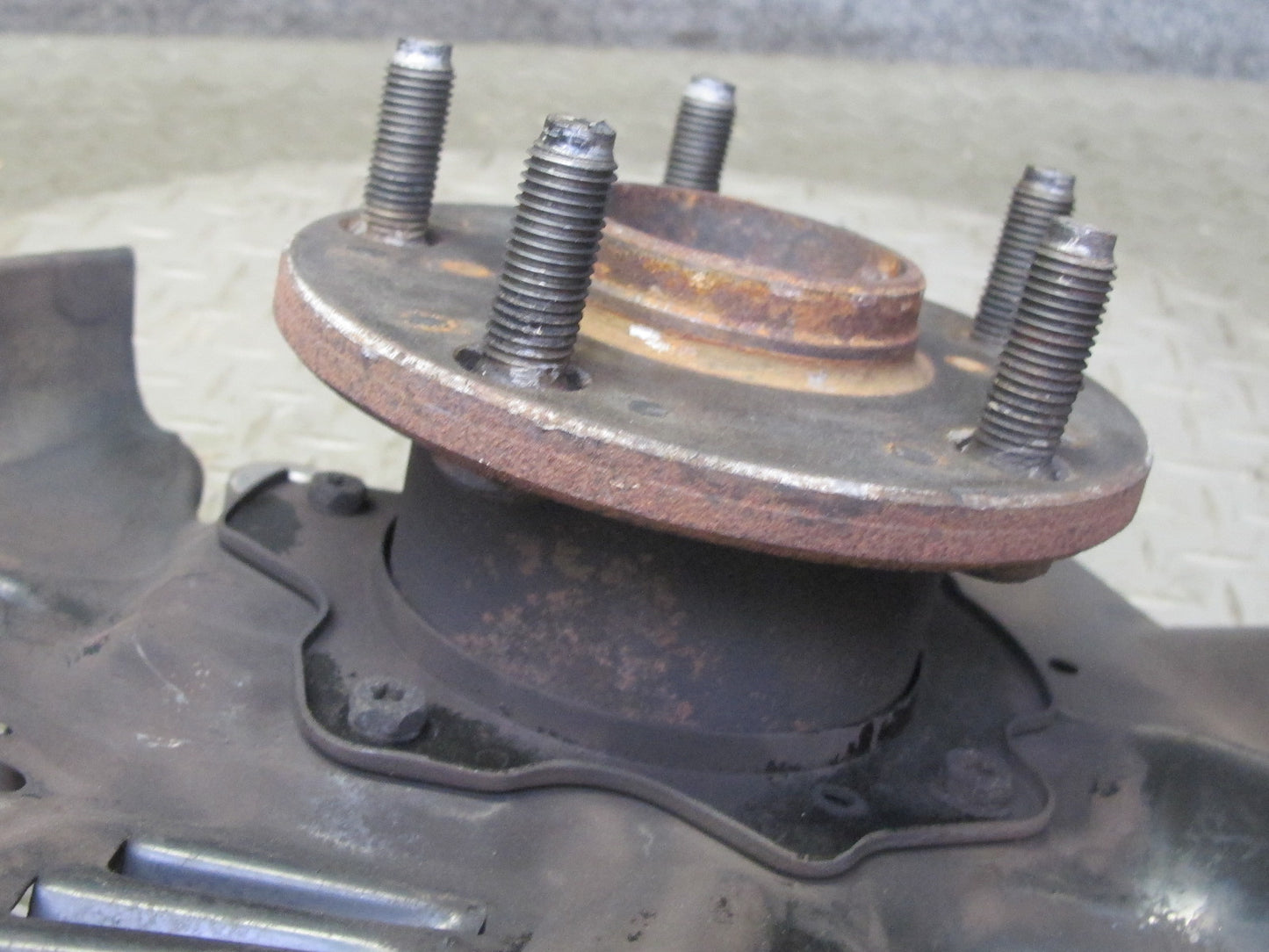 92-00 Lexus UZZ30L SC300 SC400 RWD Front Left Spindle Knuckle Wheel Hub OEM