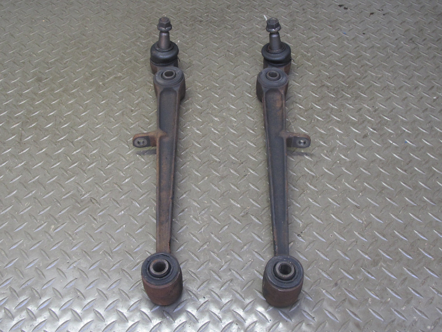 92-00 Lexus UZZ30L SC300 SC400 Set of 2 Rear Left & Right Lower Control Arm OEM