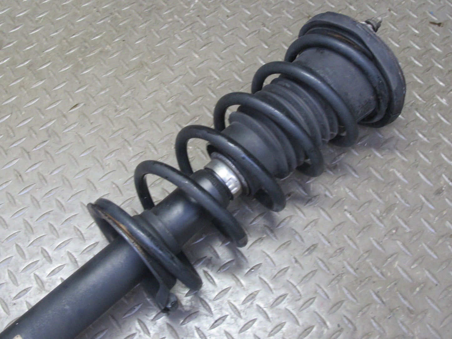 97-00 Lexus UZZ30L SC400 RWD Set of 2 Rear Left & Right Strut Shock Absorber KYB