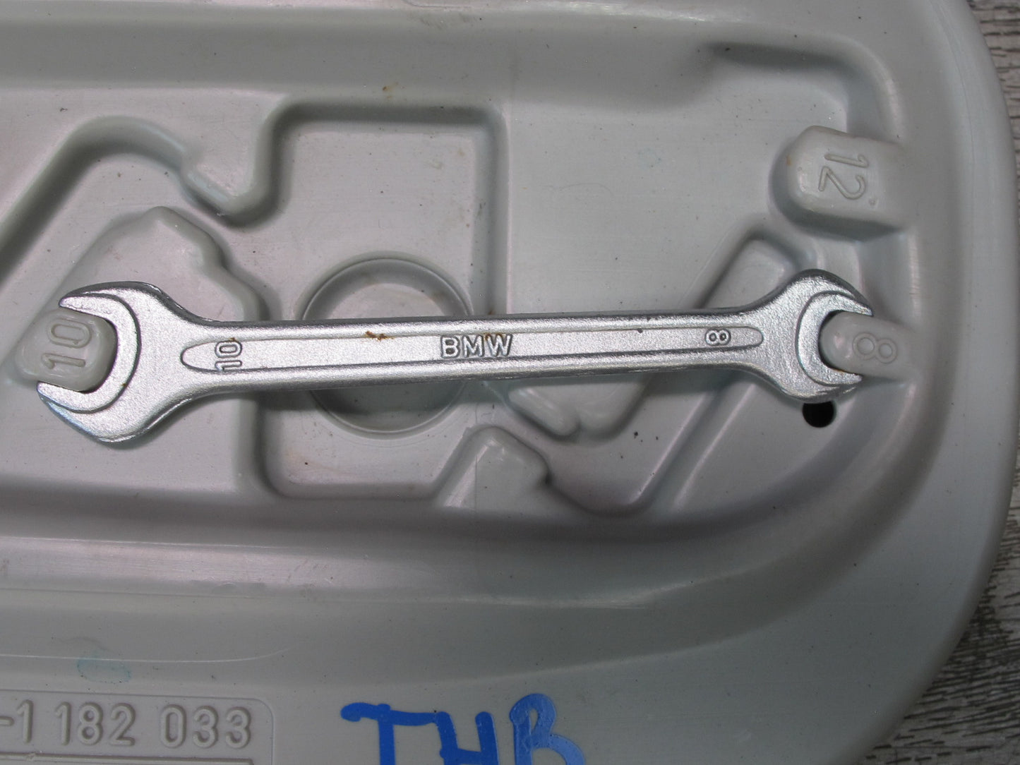 94-99 BMW E36 325iC 328iC Emergency Spare Tire Lift Jack Tool w Tray Holder OEM