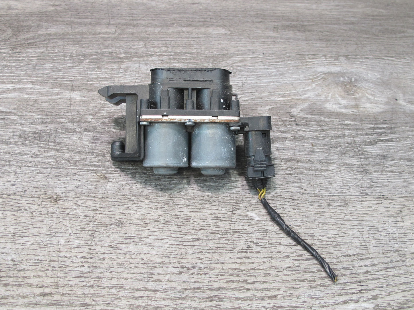 94-99 BMW E36 325iC 328iC Heater Control Water Valve OEM