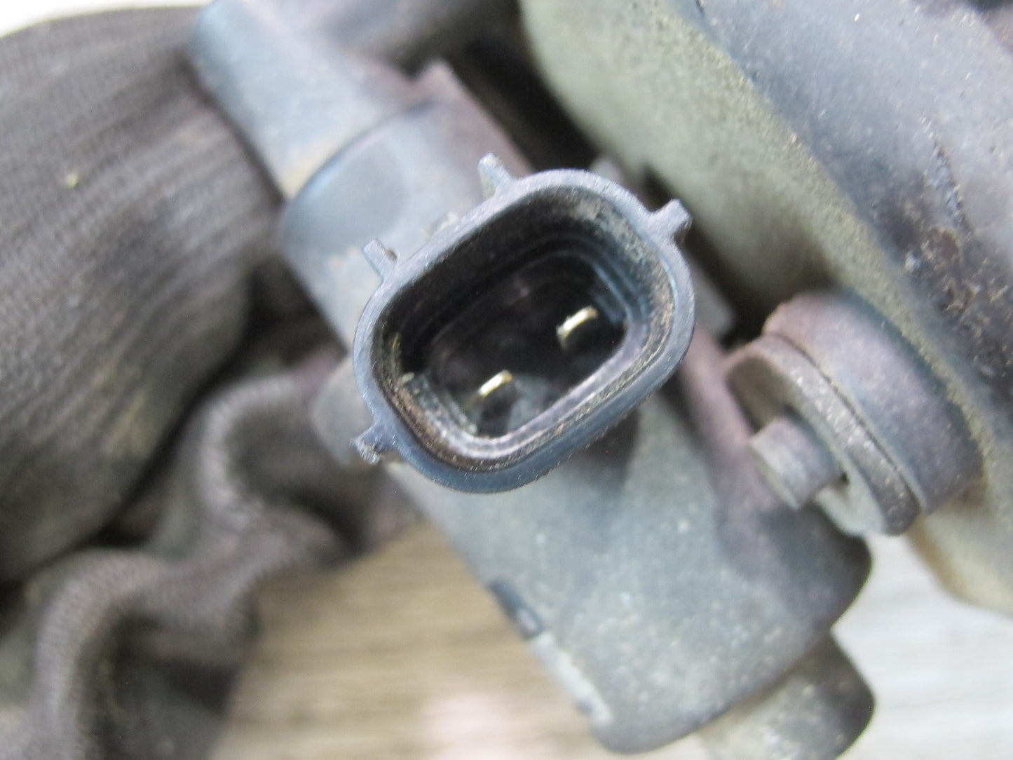 99-01 Isuzu Vehicross Fuel Evap Vapor Charcoal Canister w Valve OEM